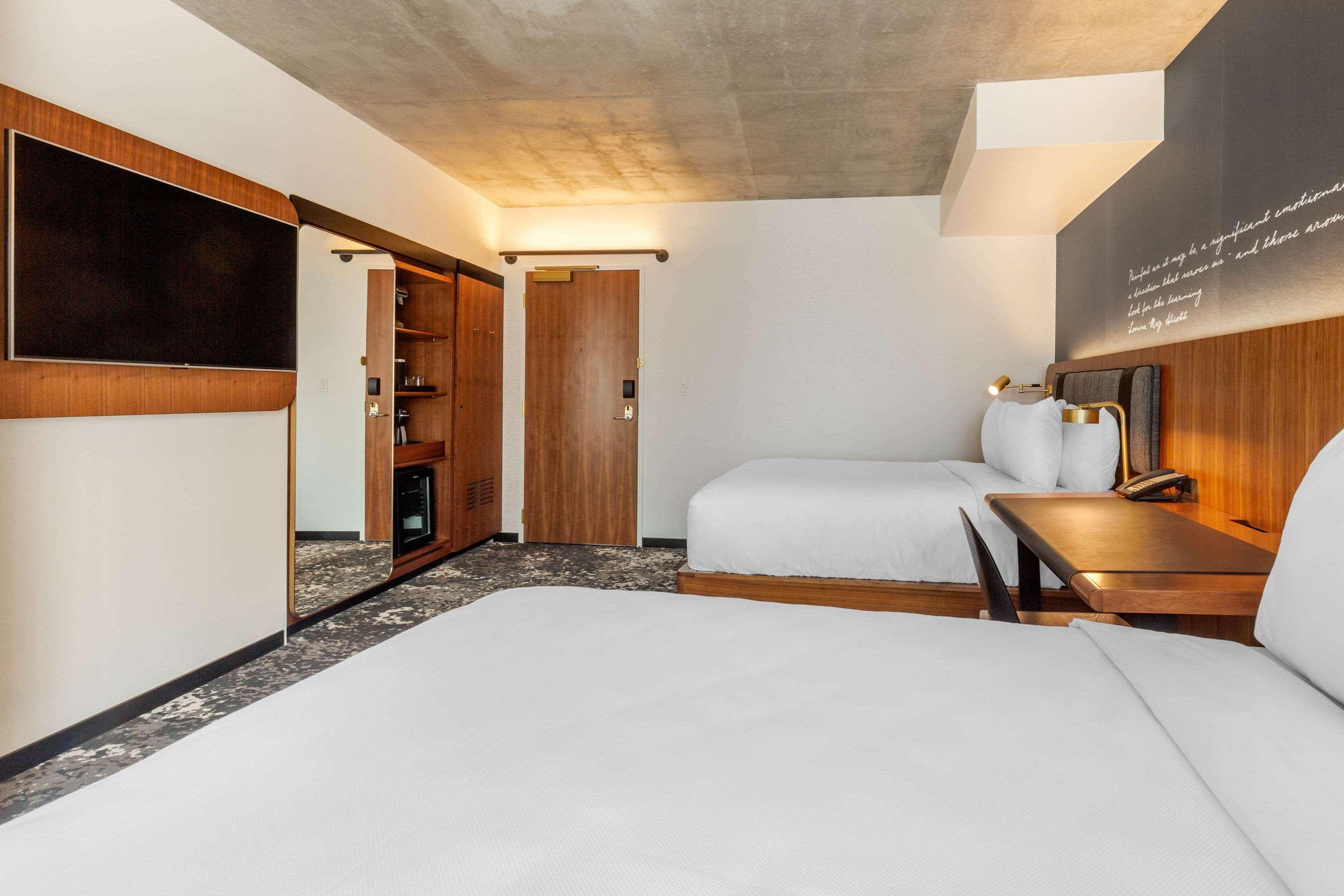 Cambria Hotel Boston Downtown - Seaport Екстер'єр фото