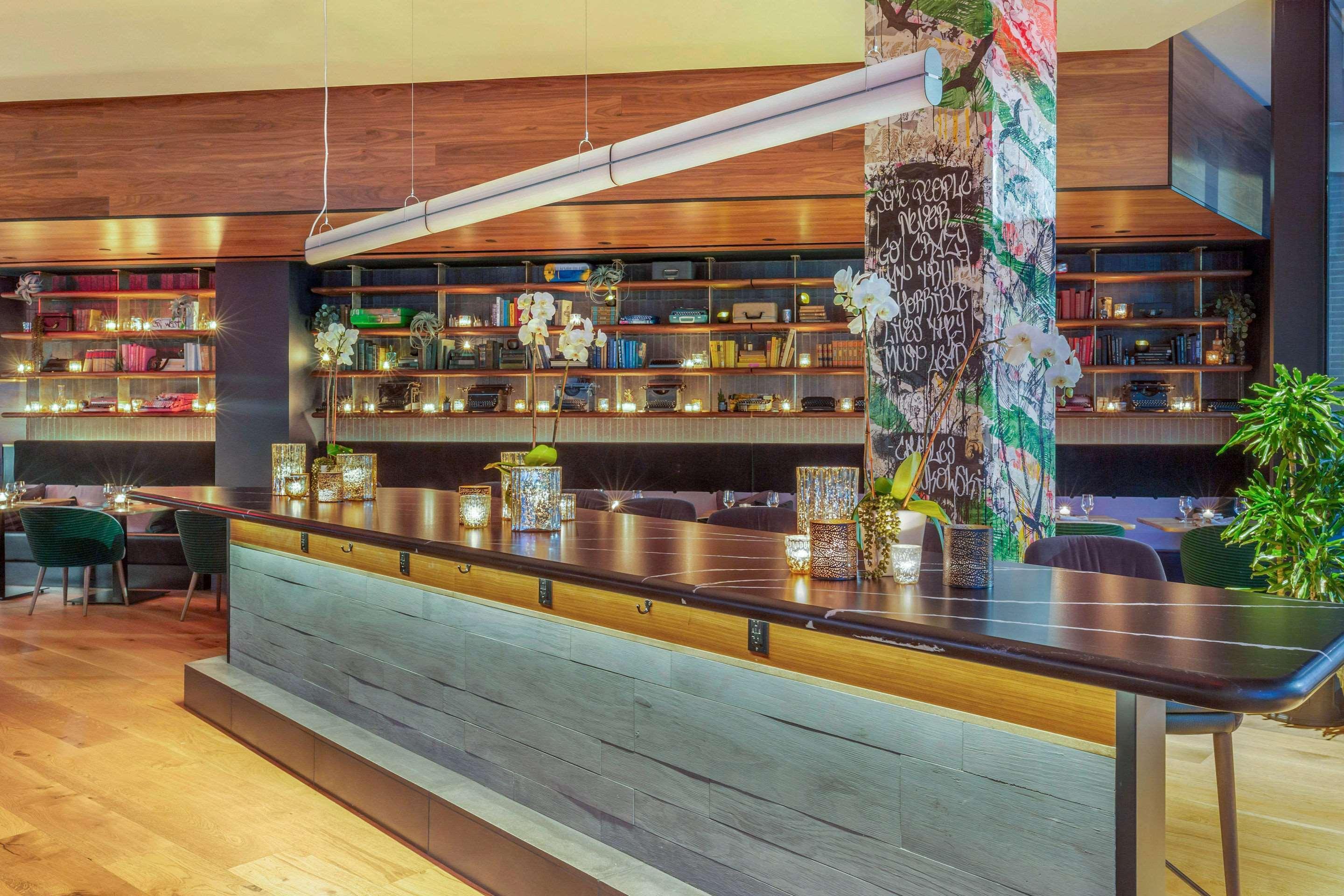 Cambria Hotel Boston Downtown - Seaport Екстер'єр фото