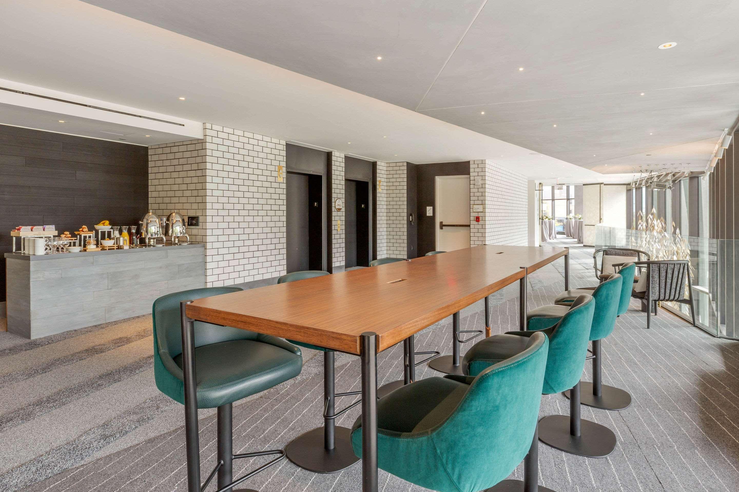 Cambria Hotel Boston Downtown - Seaport Екстер'єр фото