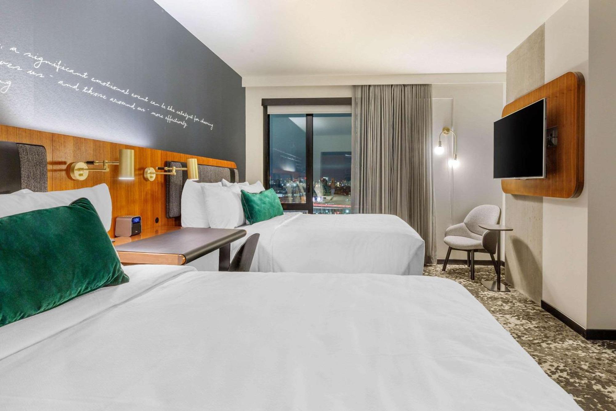 Cambria Hotel Boston Downtown - Seaport Екстер'єр фото