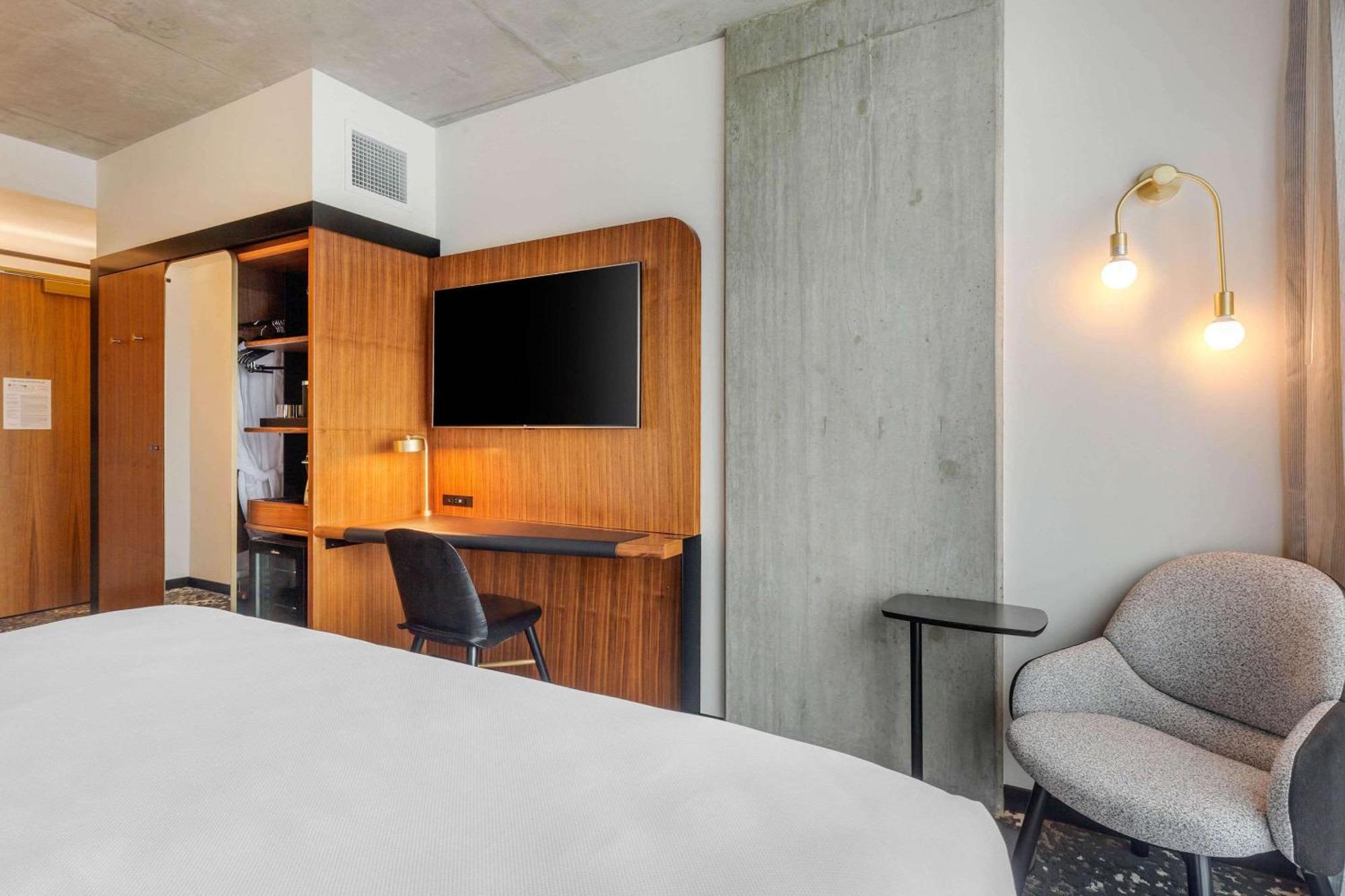 Cambria Hotel Boston Downtown - Seaport Екстер'єр фото