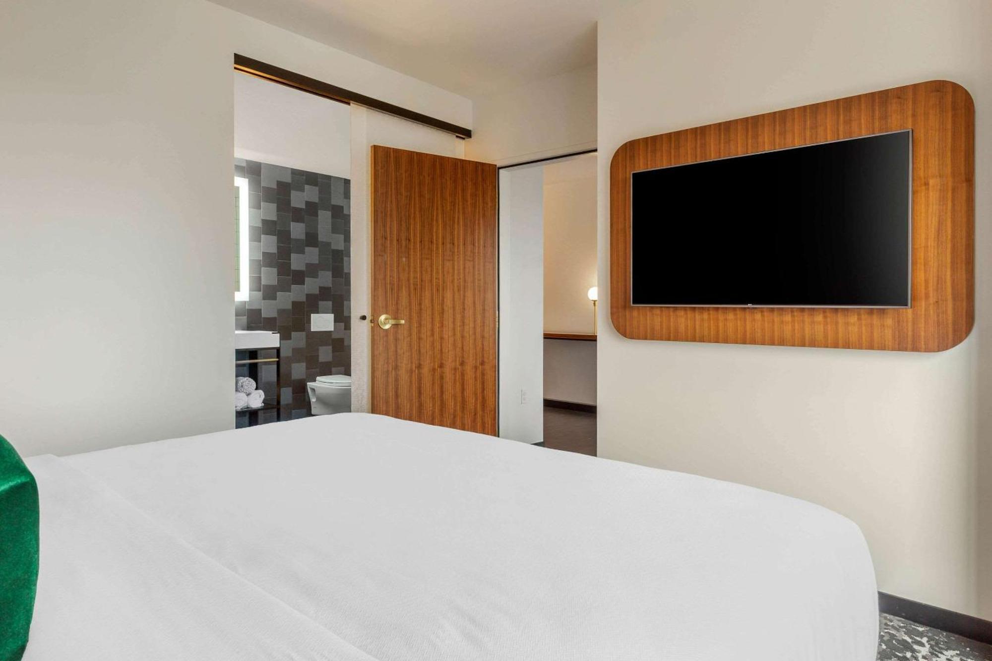 Cambria Hotel Boston Downtown - Seaport Екстер'єр фото