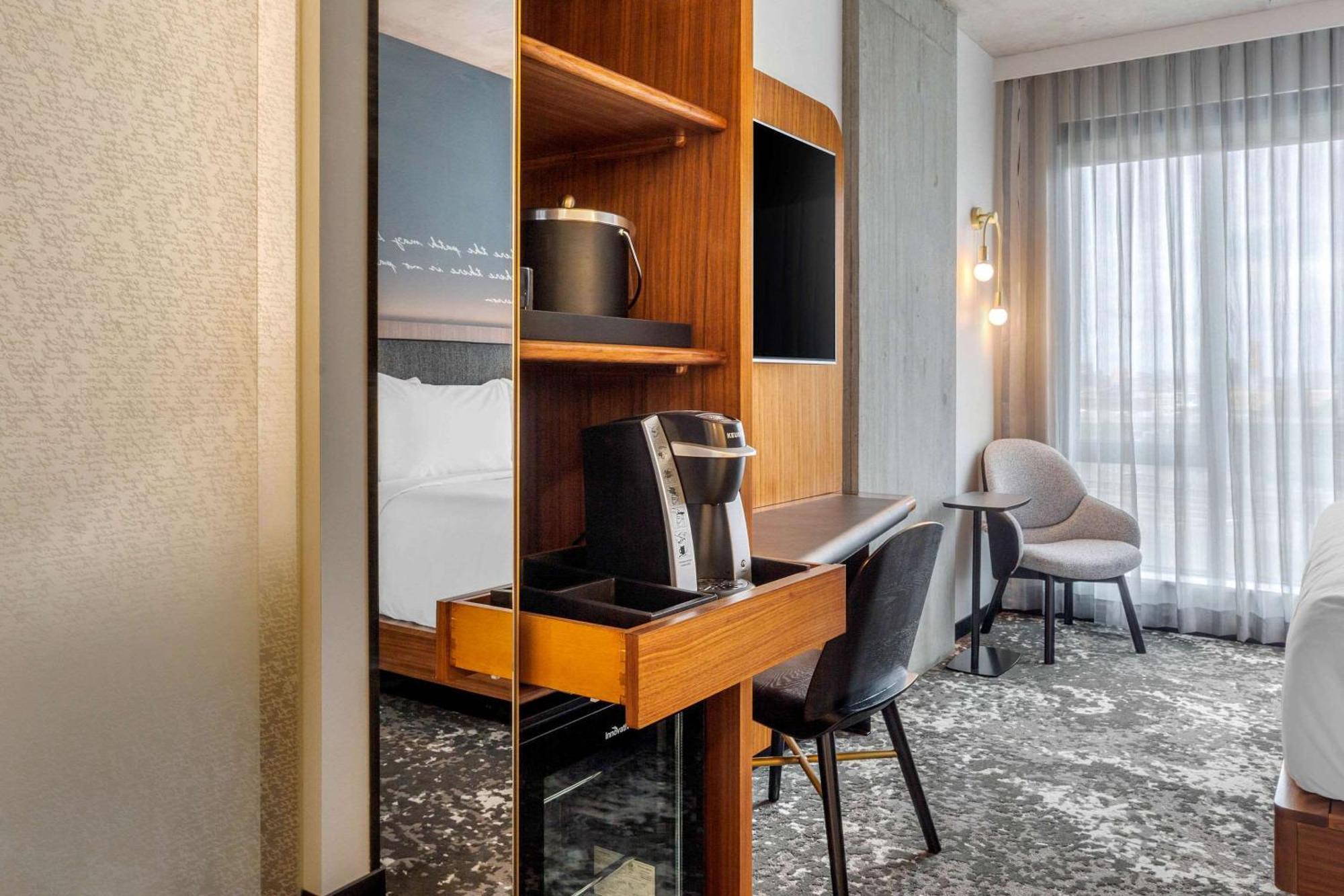 Cambria Hotel Boston Downtown - Seaport Екстер'єр фото