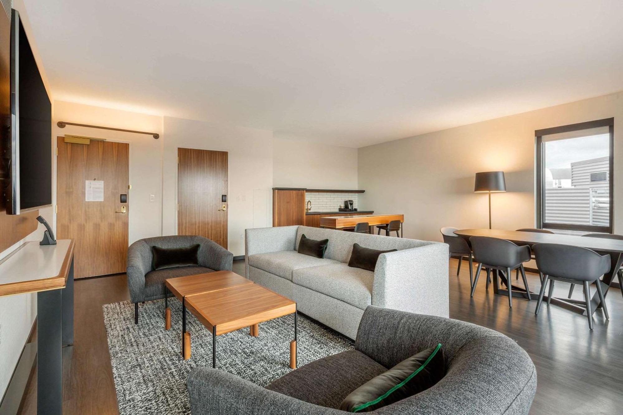 Cambria Hotel Boston Downtown - Seaport Екстер'єр фото